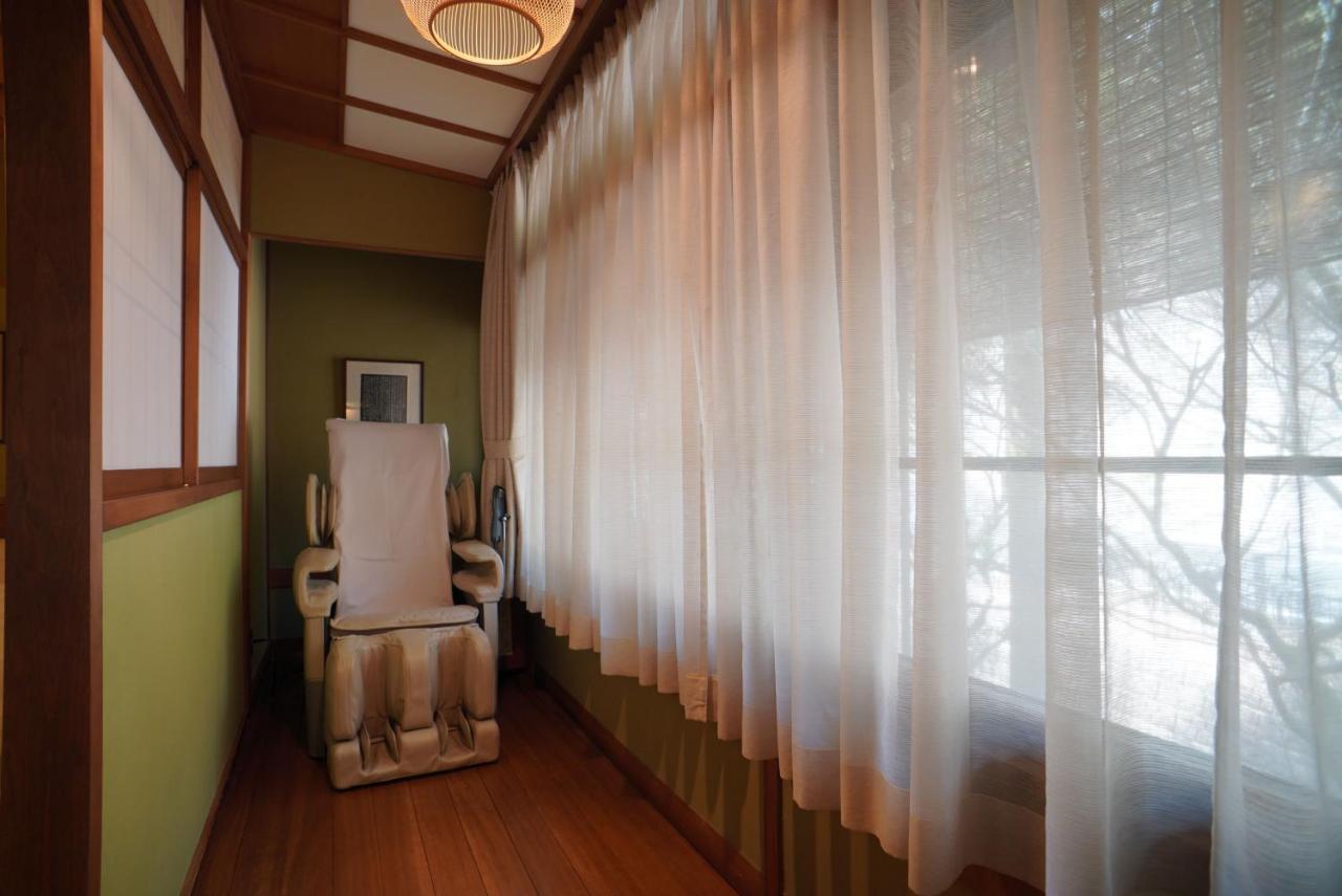 Отель Arima Onsen Tocen Goshobo Кобе Экстерьер фото A room at a Japanese onsen