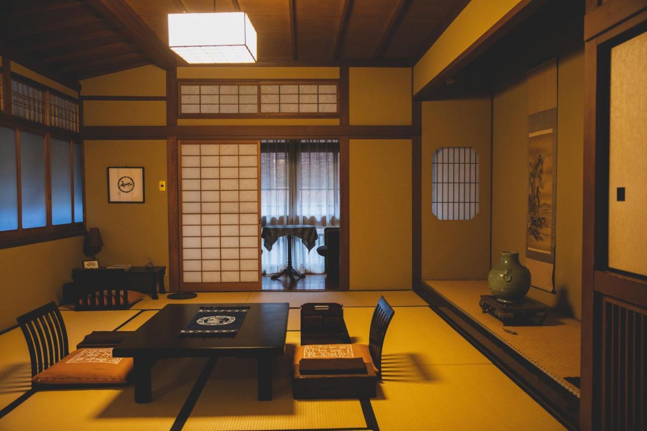 Отель Arima Onsen Tocen Goshobo Кобе Экстерьер фото A traditional Japanese room