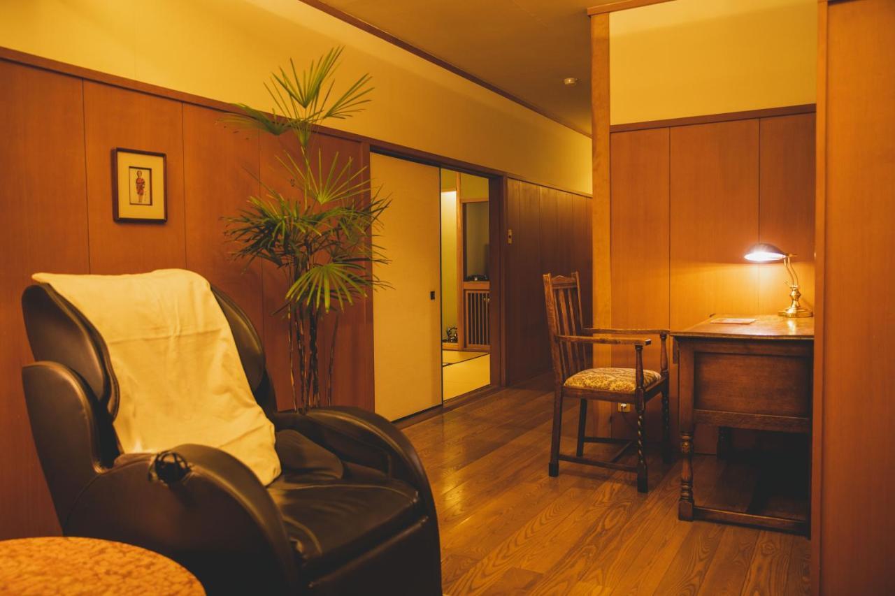 Отель Arima Onsen Tocen Goshobo Кобе Экстерьер фото A room at a love hotel in Tokyo