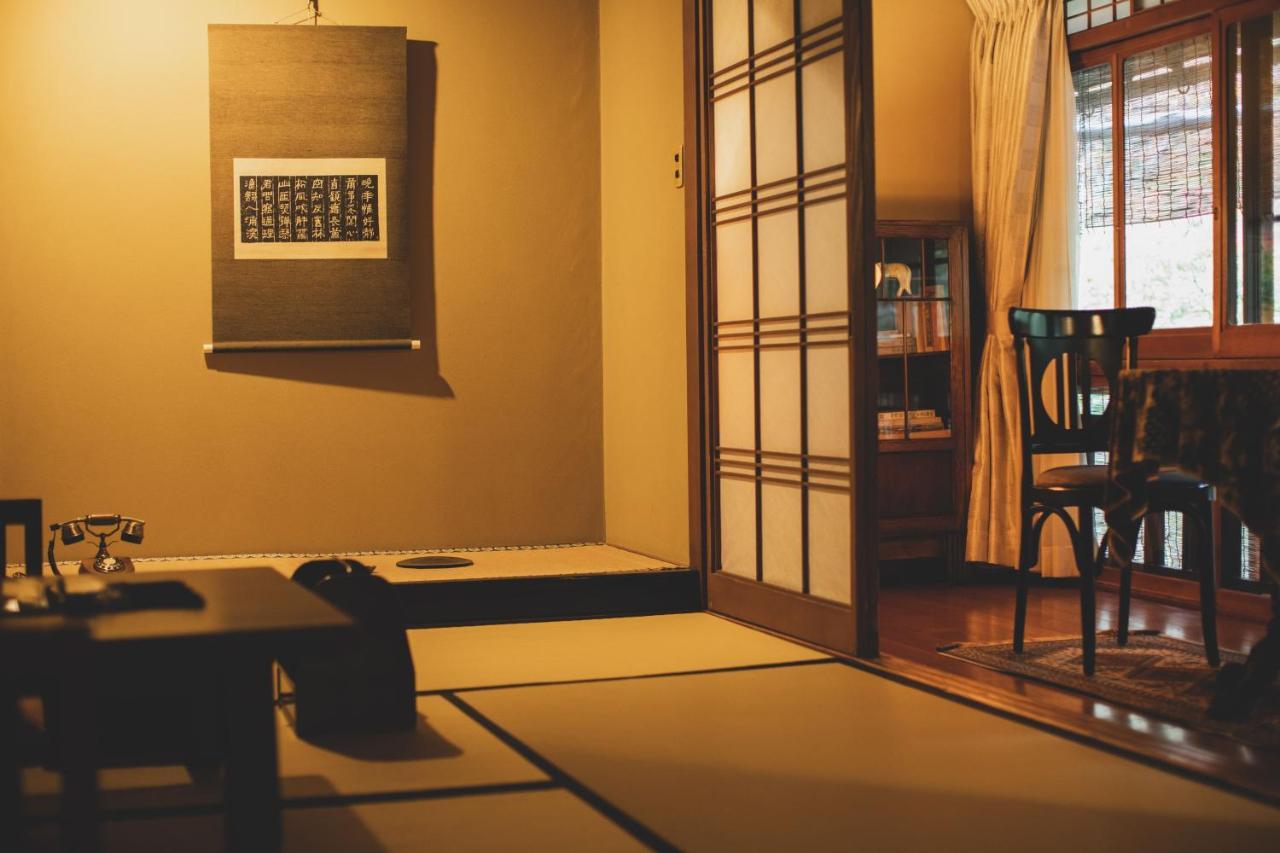 Отель Arima Onsen Tocen Goshobo Кобе Экстерьер фото A traditional Japanese room with a shoji