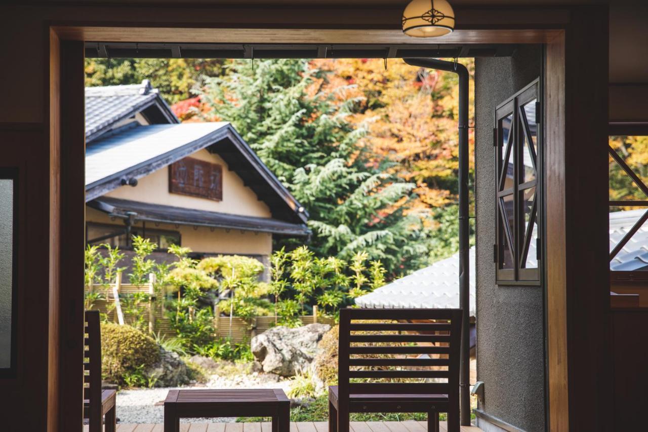 Отель Arima Onsen Tocen Goshobo Кобе Экстерьер фото A view of the garden from the main house