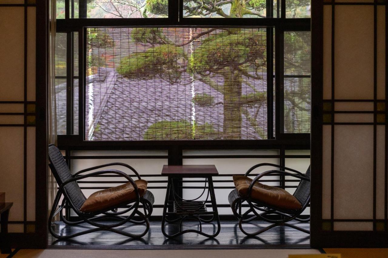 Отель Arima Onsen Tocen Goshobo Кобе Экстерьер фото A shōji window