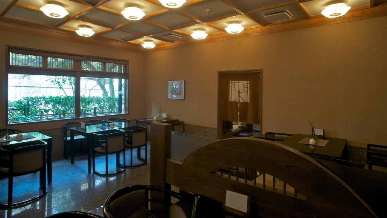 Отель Arima Onsen Tocen Goshobo Кобе Экстерьер фото Interior of a soba restaurant in Tokyo