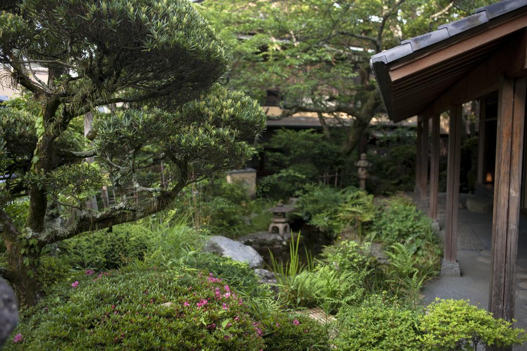 Отель Arima Onsen Tocen Goshobo Кобе Экстерьер фото The garden of the house