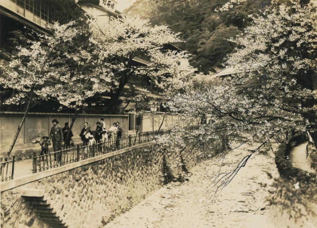 Отель Arima Onsen Tocen Goshobo Кобе Экстерьер фото The station in 1930