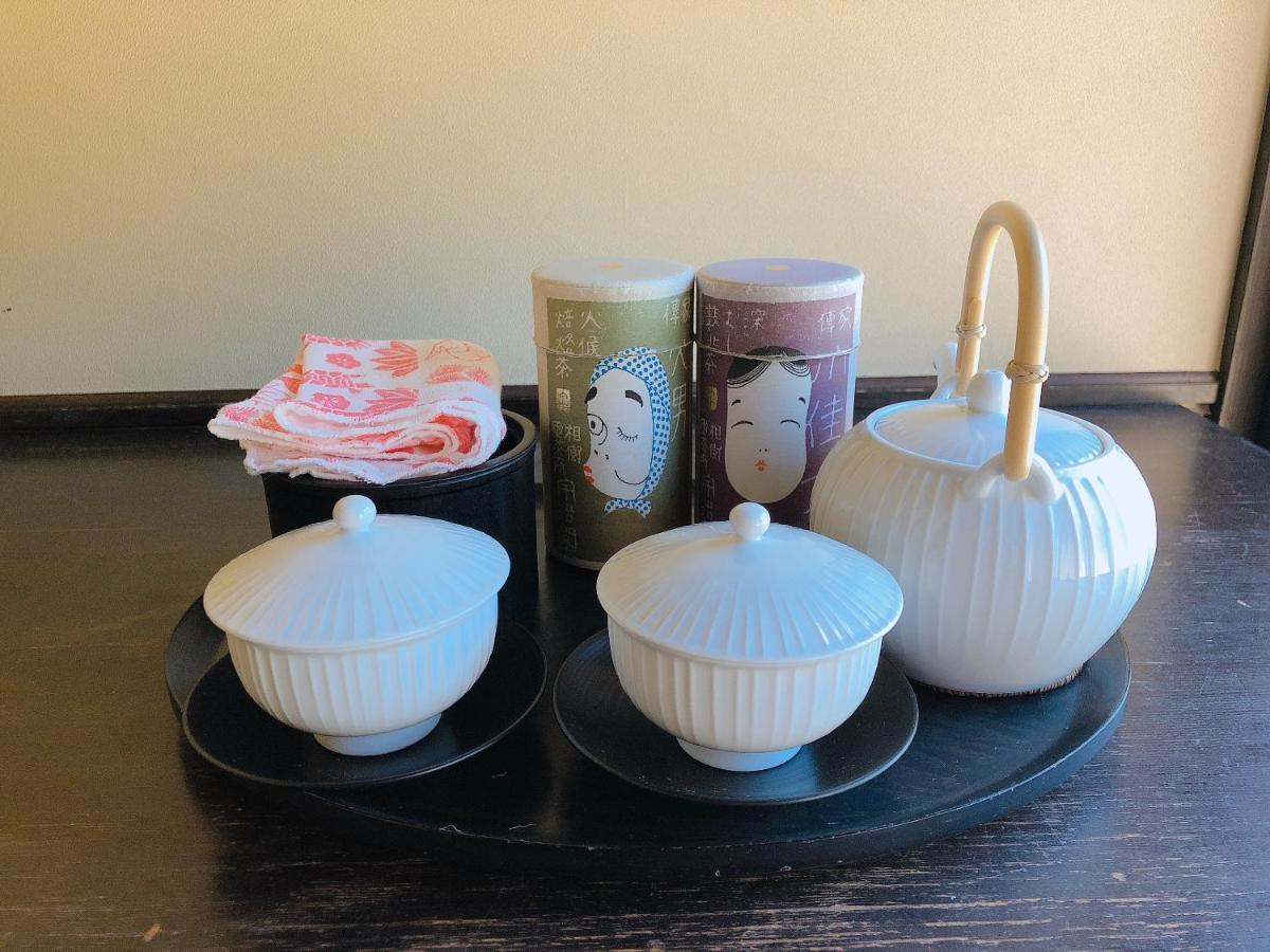Отель Arima Onsen Tocen Goshobo Кобе Экстерьер фото A set of Japanese tableware
